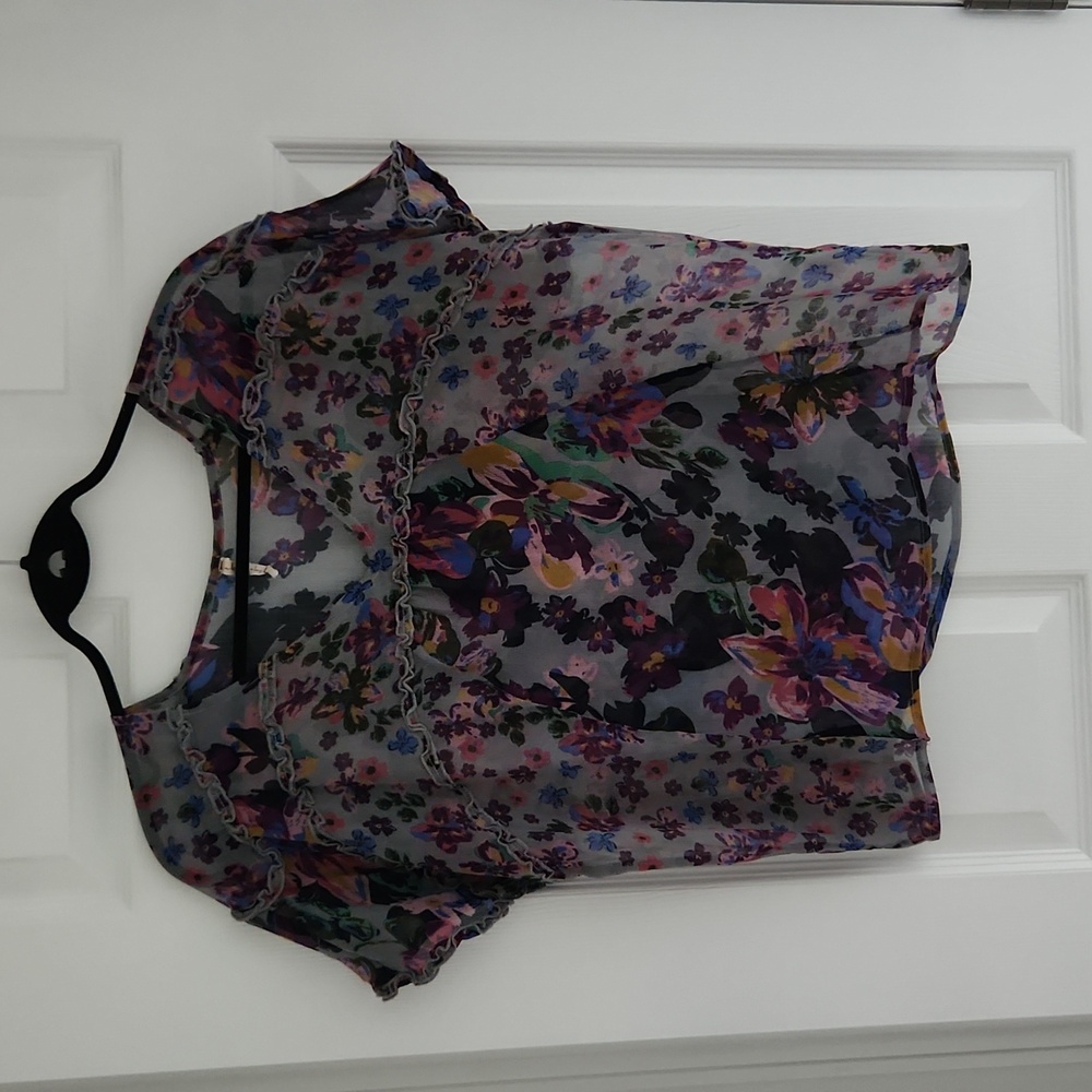 Willow and Clay Floral flowy blouse
